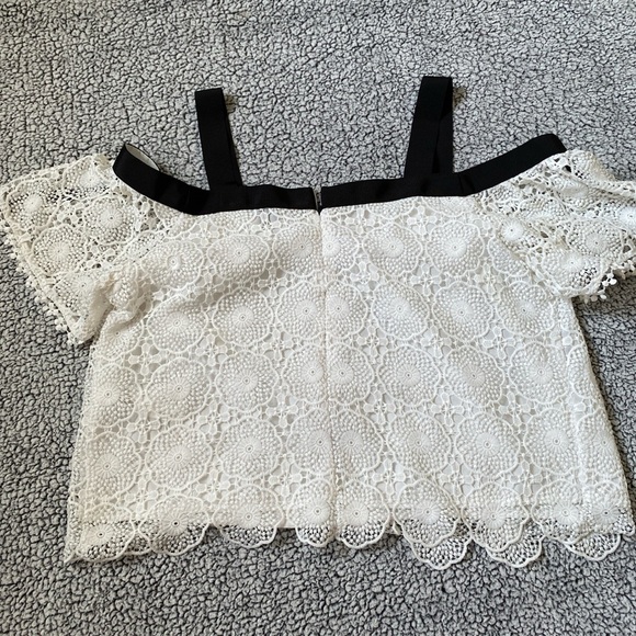 FOREVER21 Black and White Cropped Ruffled Blouse - Picture 14 of 16